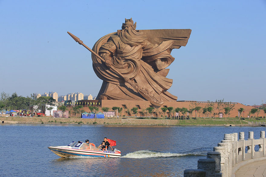 China's Epic 1,320-Ton God Of War Statue