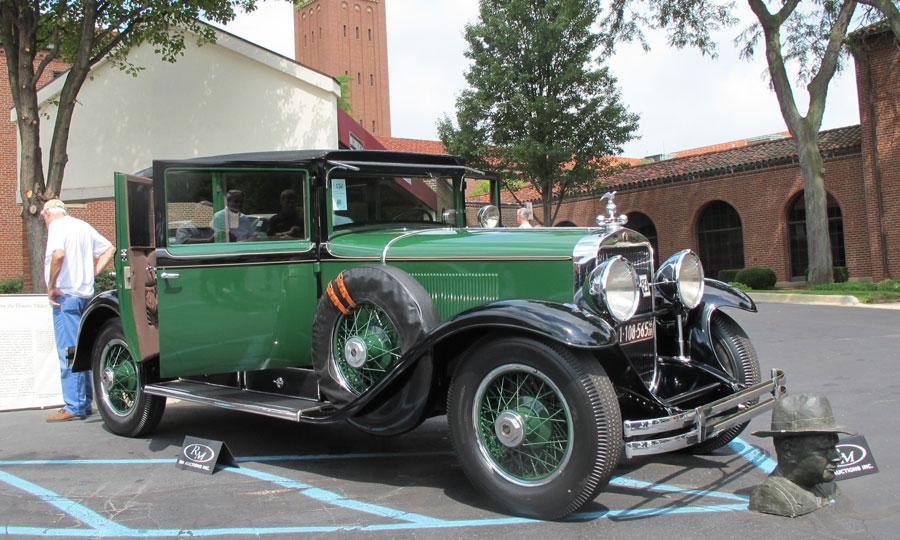 Another armored Cadillac belonging to Capone...features a panel in the roof for firefights