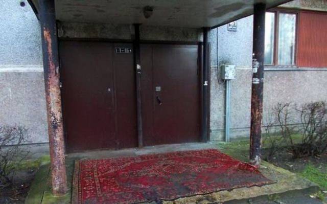 28 Pics to Prove How Much the Russians Love Their Carpets