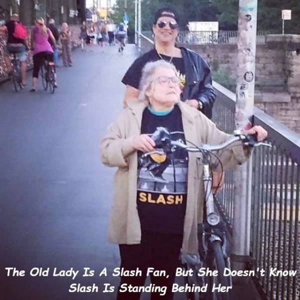 photobomb old lady and slash - Slash The Old Lady Is A Slash Fan, But She Doesn't know Slash Is Standing Behind Her