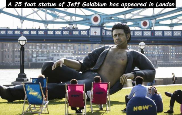 tower bridge - A 25 foot statue of Jeff Goldblum has appeared in London | Now
