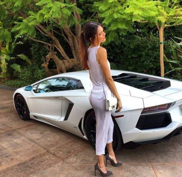 30 Times The Kardashians Matched Their Cars So Well