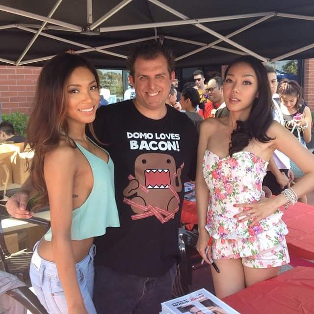 hover hand - Domo Loves Bacon!