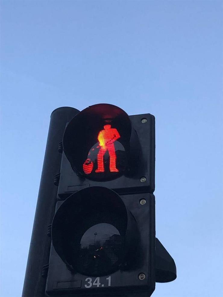 Cursed image of traffic light - 34.1