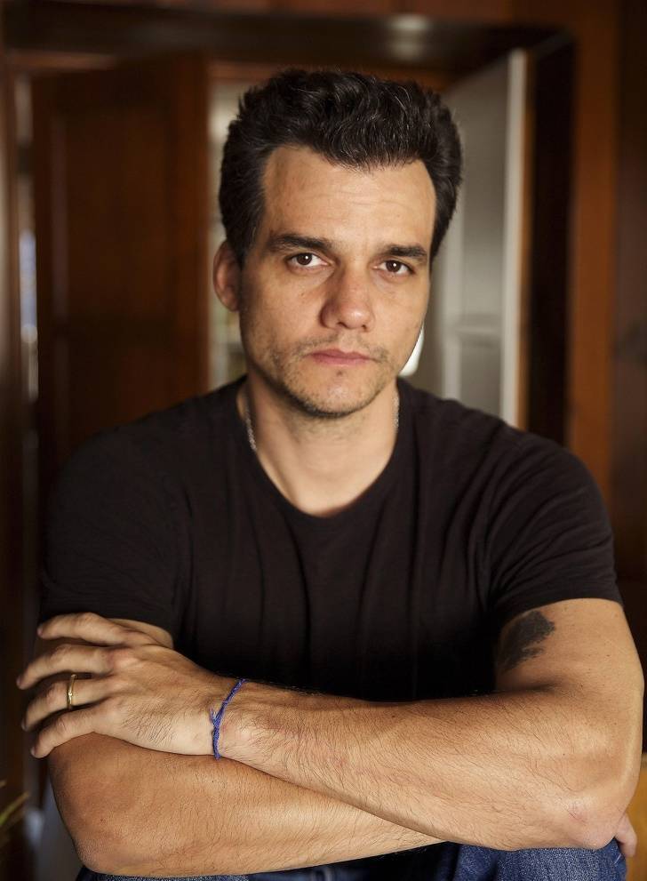 Wagner Moura (played Pablo Escobar in Netflix’s production, Narcos that pushed him to fame.) was born in El Salvador in 1976