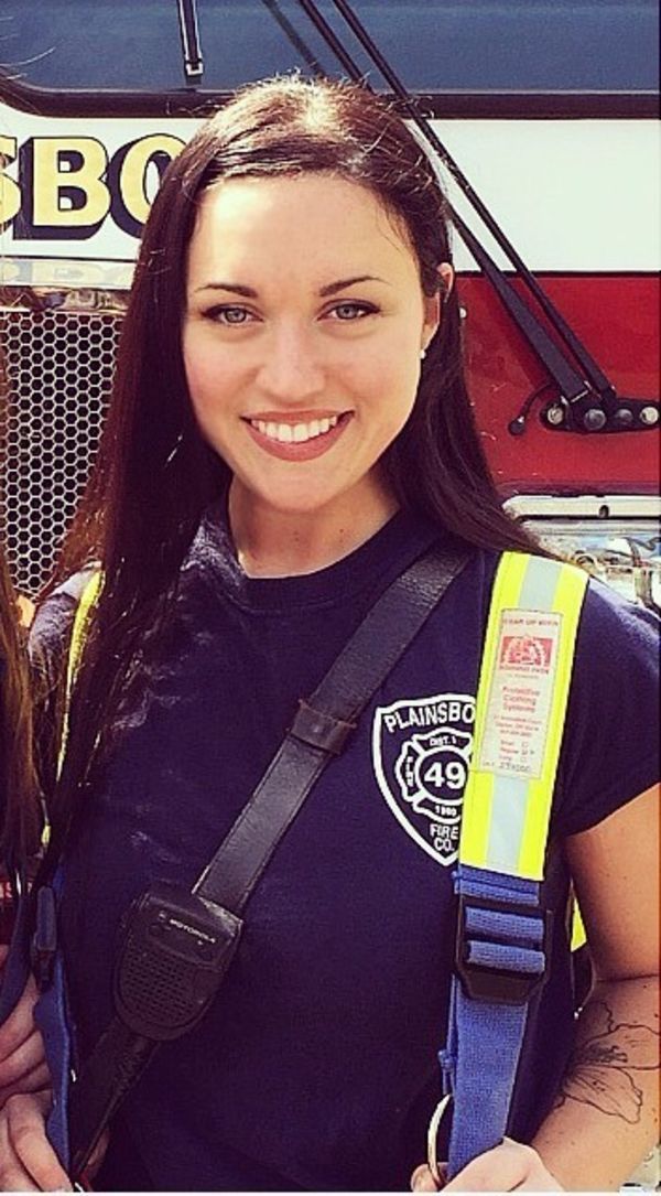 beautiful firefighter lady - Bo Plainsbo Datu Fre