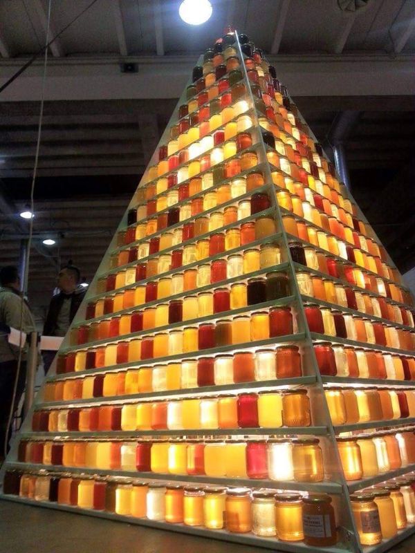 pyramid of honey