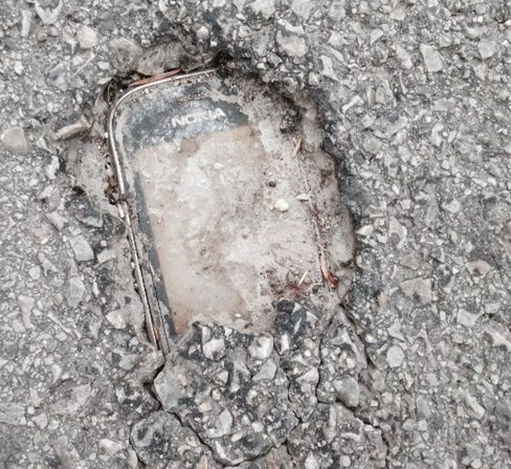 dropping nokia on concrete