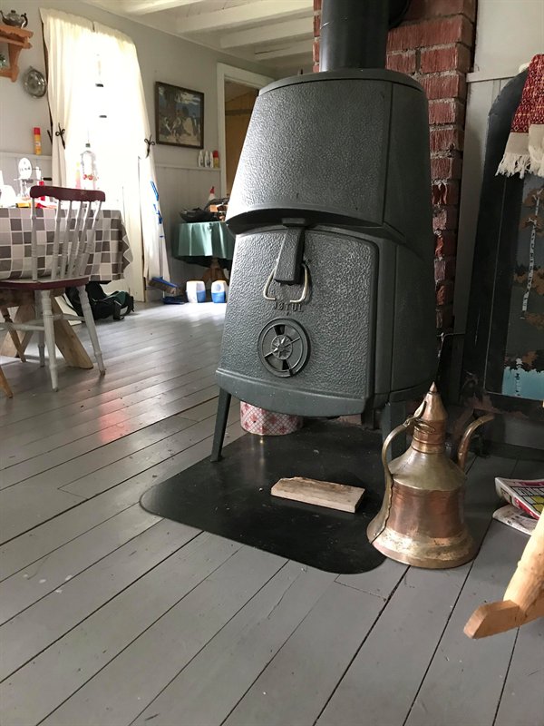 This oven kinda looks like an Easter island head.