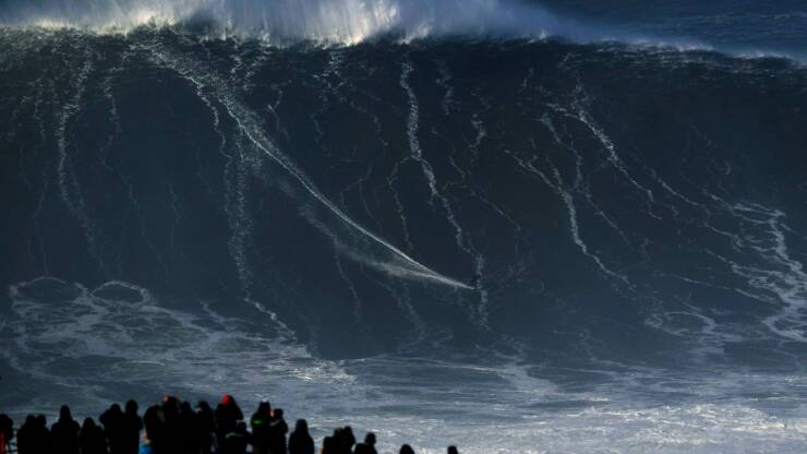 random cool pics - can you surf a tsunami