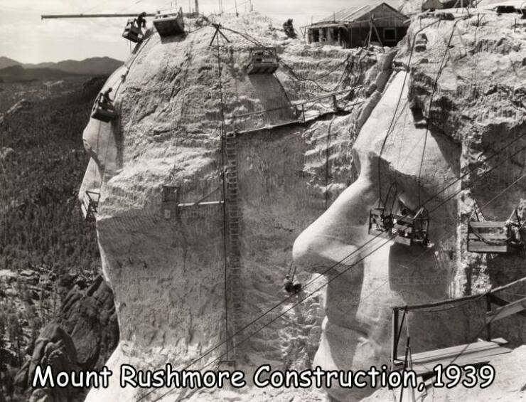 cool random pics - Prinsics Tener Cleopar Feels Mount Rushmore Construction, 1939