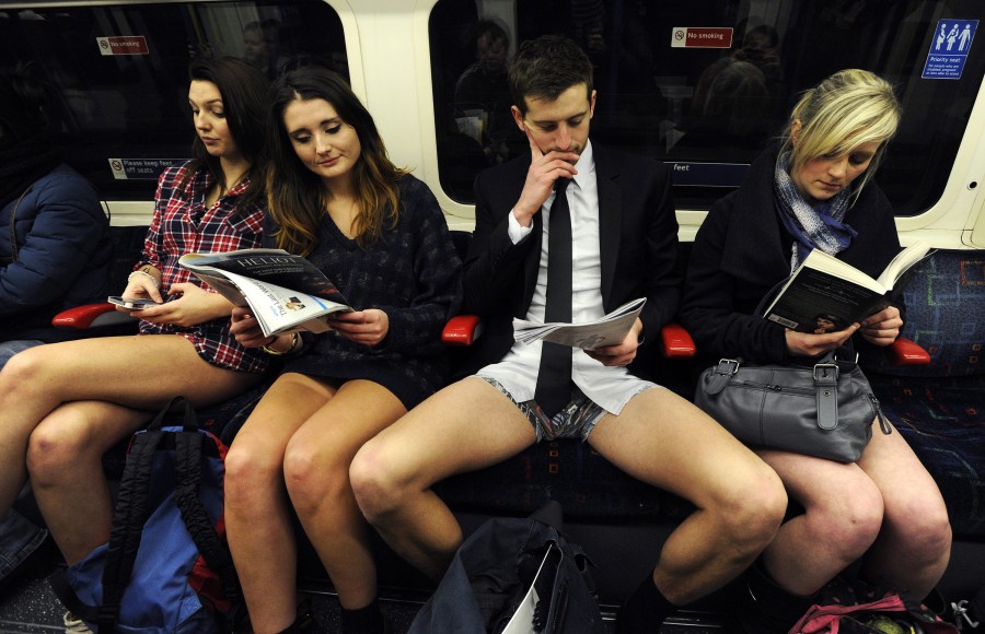 no pants subway ride in New York City subway - Mesmoking ding