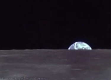 The earthrise on the moon