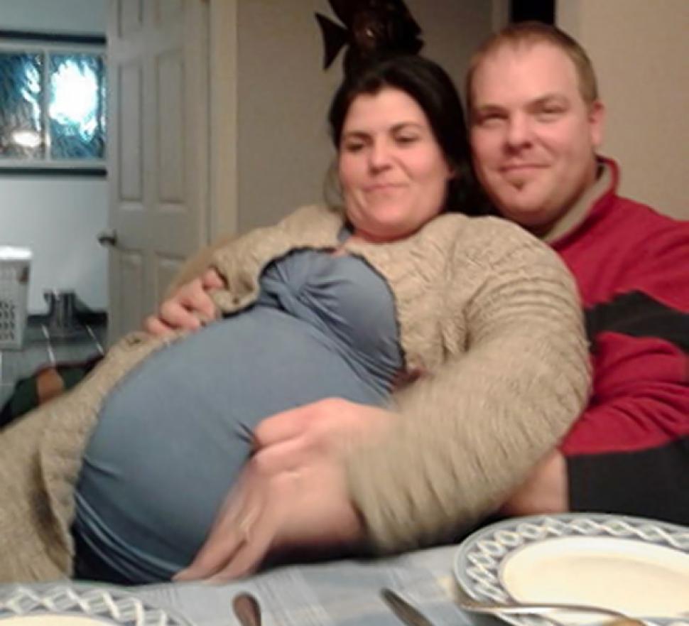 A woman fooled her boyfriend, family, and town into thinking she's pregnant. <a href="http://ebaum.it/1uzIa83" target="_blank">She was just fat</a>.