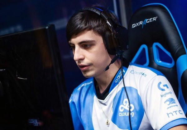7) Shroud:

Average Weekly Followers: 3,046K-
Average Weekly Viewers: 34,384-
Estimated Weekly Income: $7,600-$9,100

The same rumours put Shroud at $100K+ at the end of the month.
