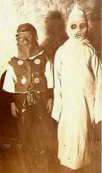 make vintage halloween costumes