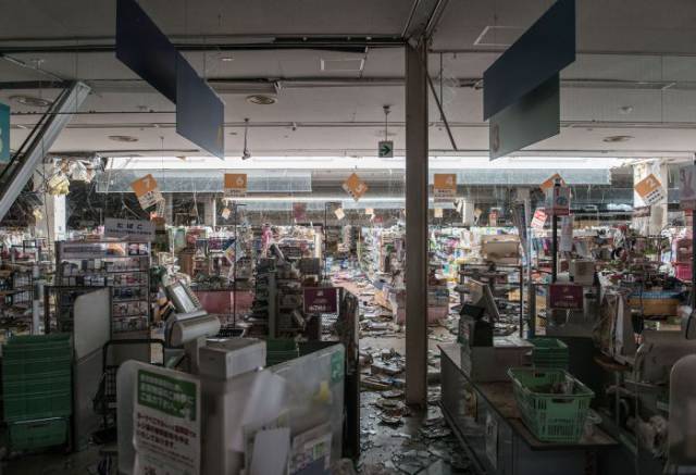 16 Pics Inside the Creepy Ghost Towns Created by the Fukushima Nuclear Disaster