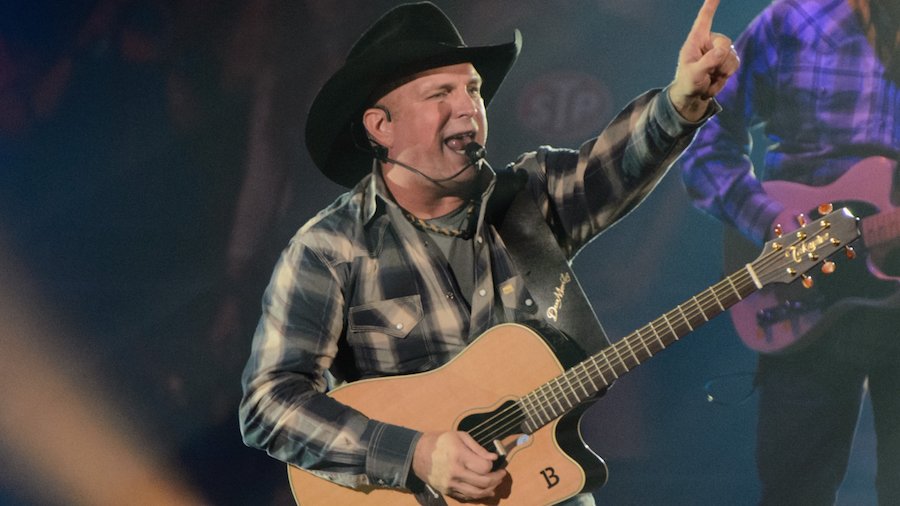 Garth Brooks – $90 Million-Garth Brooks broke out of retirement this year and toured across the world. His tour grossed over $1 million per city. The singer will continue touring throughout 2016