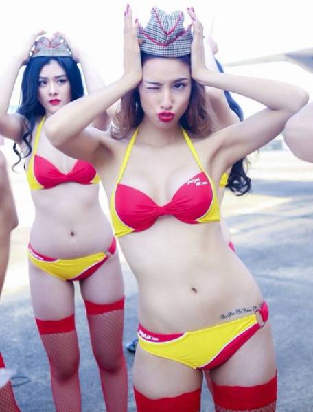 Sometimes Vietnamese Airline Company's Flight Attendants Slip Into Bikinis To Put On A Show