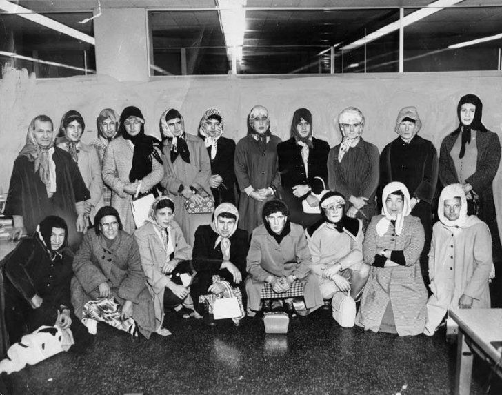LAPD police officers going undercover in 1960 to catch purse snatchers.