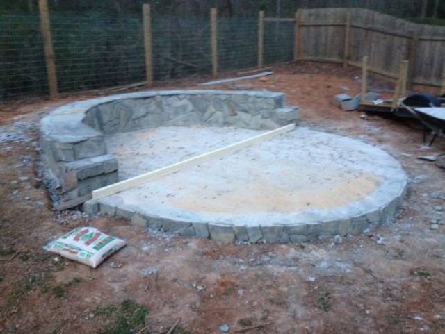 Visual Guide For Building A Backyard Fire Pit With Blocks And Stones (18 pics)