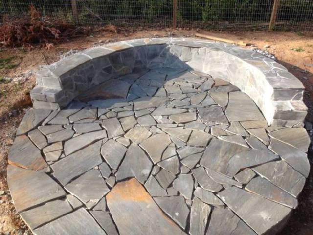 Visual Guide For Building A Backyard Fire Pit With Blocks And Stones (18 pics)