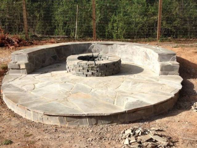 Visual Guide For Building A Backyard Fire Pit With Blocks And Stones (18 pics)