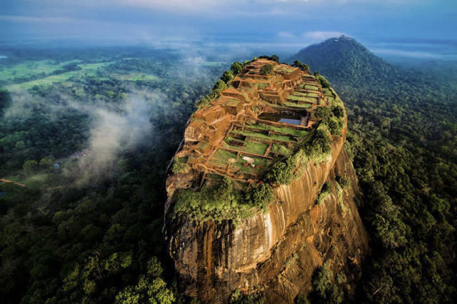 The Great Sirigiya, Sri Lanka