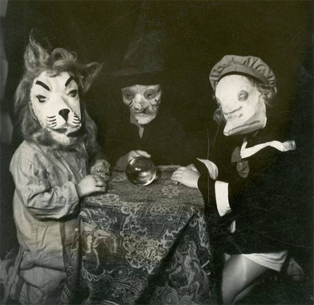 20 Frightening Vintage Macabre Images Of Halloween