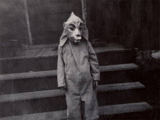 20 Frightening Vintage Macabre Images Of Halloween