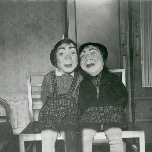 20 Frightening Vintage Macabre Images Of Halloween