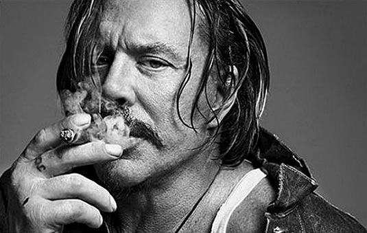 Mickey Rourke has gnarly fingers