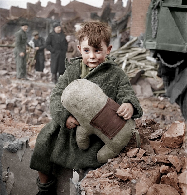 English Abandoned Boy in London 1945