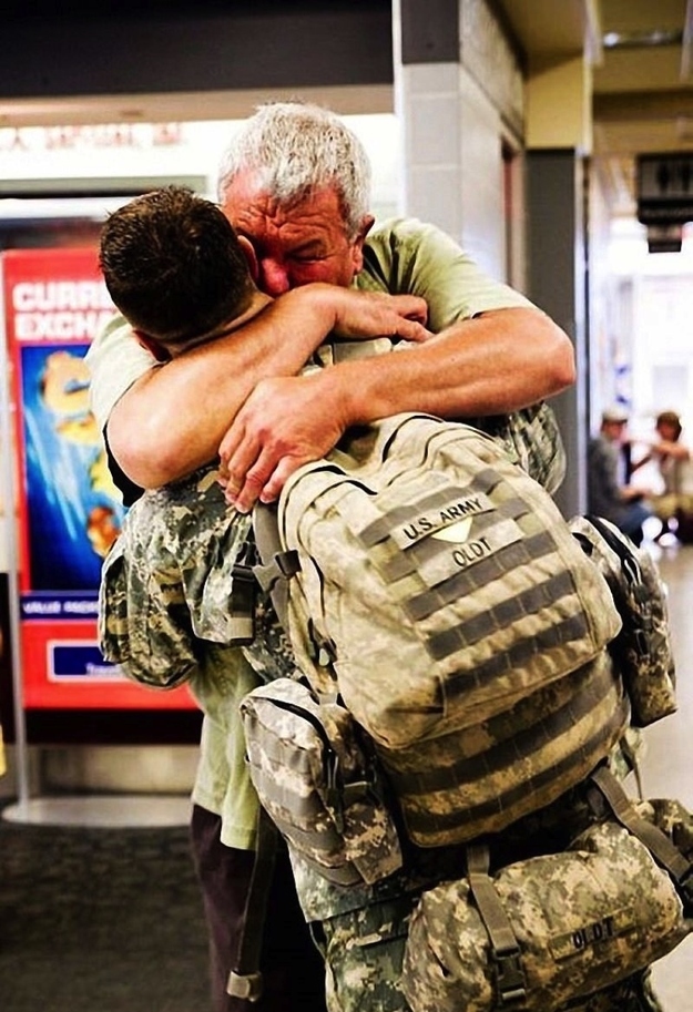 soldier coming home - U.S. Army Oldt