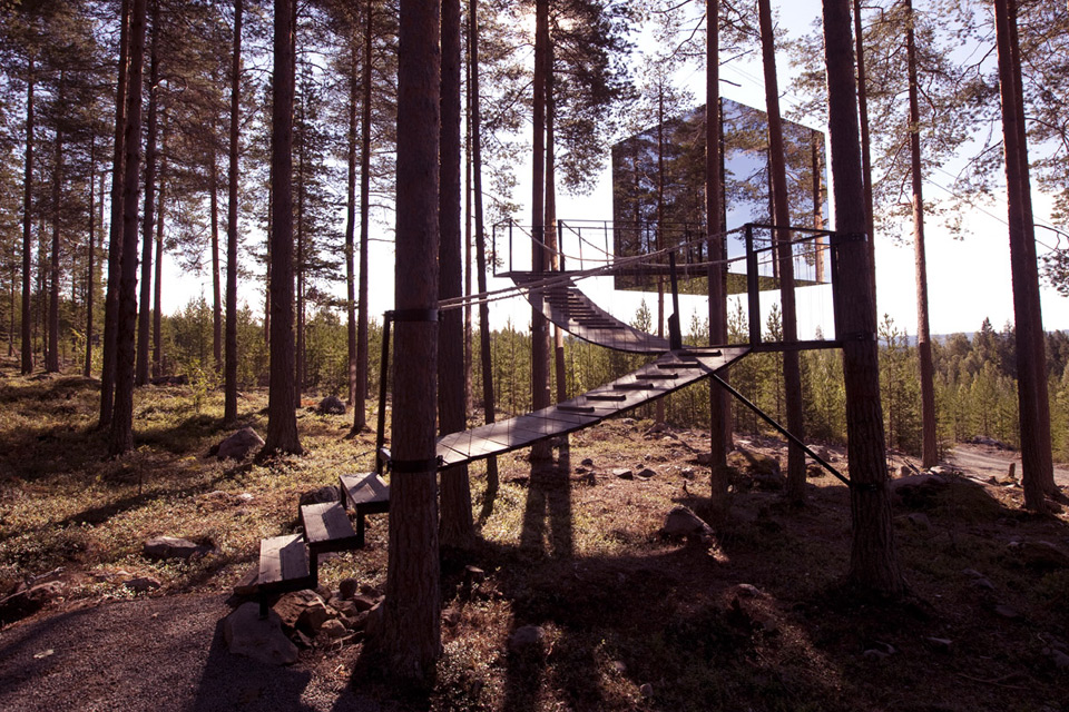 Mirror Cube Tree House Is Almost Invisible