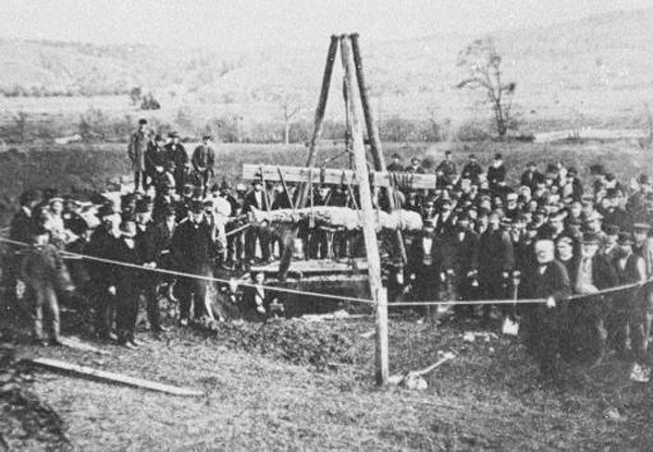 18. The Cardiff Giant: In 1869, a gigantic 10 foot man had been allegedly uncovered by workers that were digging a well. The giant was actually an invention of George Hull, after he had an argument with a Reverend who demanded the bible be taken literally. He referred to the Bible quote Genesis 6:4, which says there were giants in the earth in those days. George was an atheist, so he created the hoax to poke fun at believers
