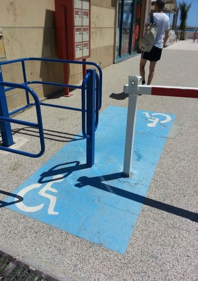 32 People Who Had One Job...