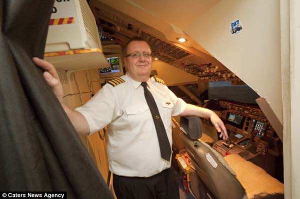 Now, people visit his house seven days a week to have their hand at flying a Boeing aircraft.