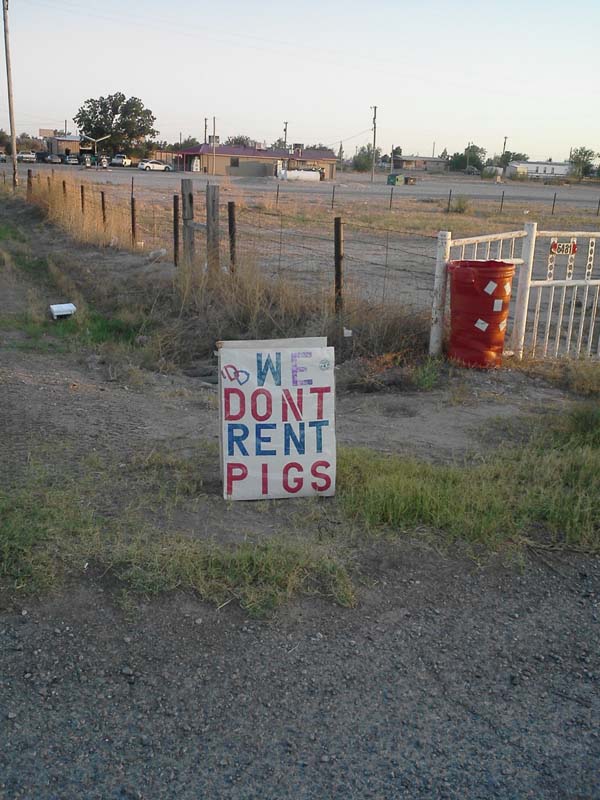 meanwhile in arkansas memes - Tar Rowe Dont Rent Pigs