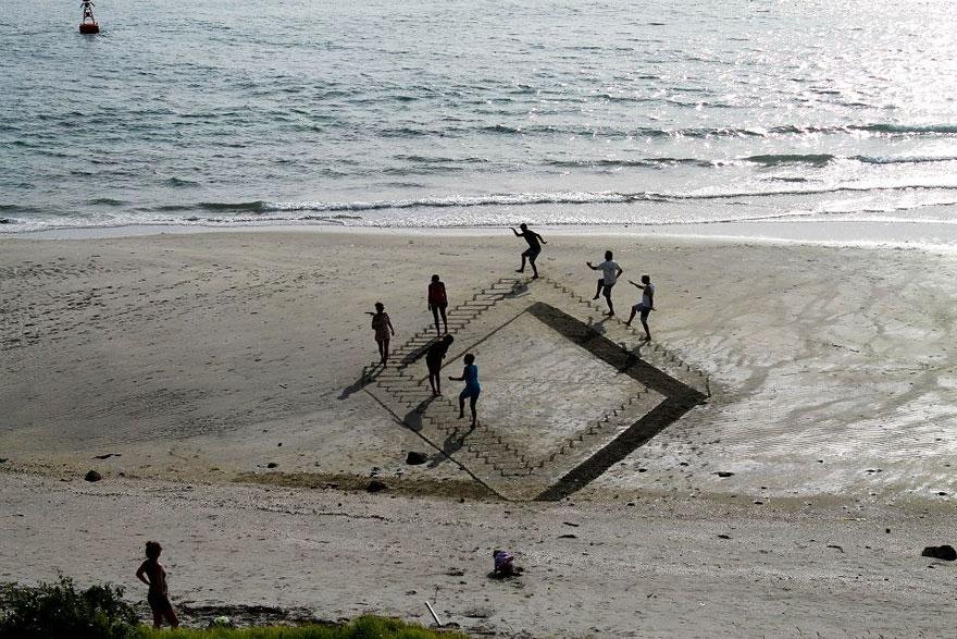Mind Bending 3D Beach Art