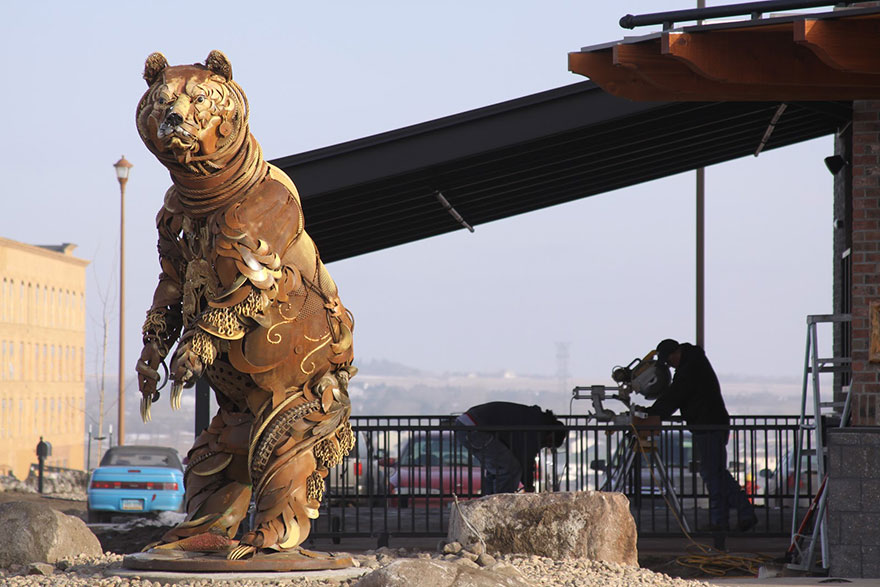 What This Guy Does With Scrap Metal Is Amazing!