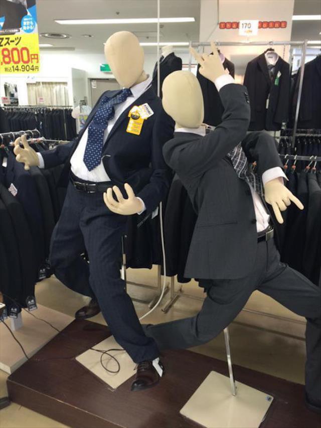 funny mannequin poses