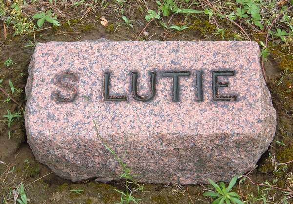 funny gravestone - headstone - S Lutie
