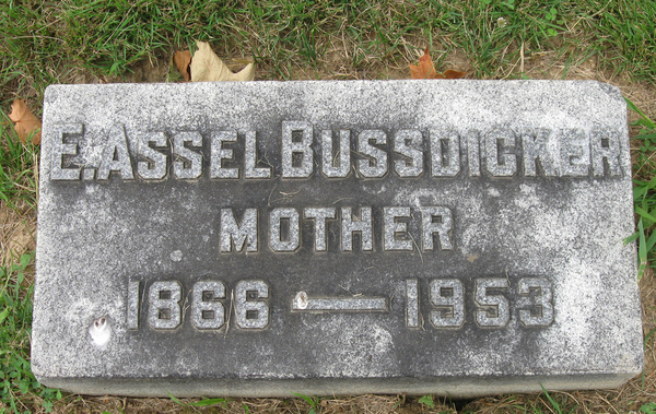 funny gravestone - headstone - Teasselbussocker Mother 1866 1953
