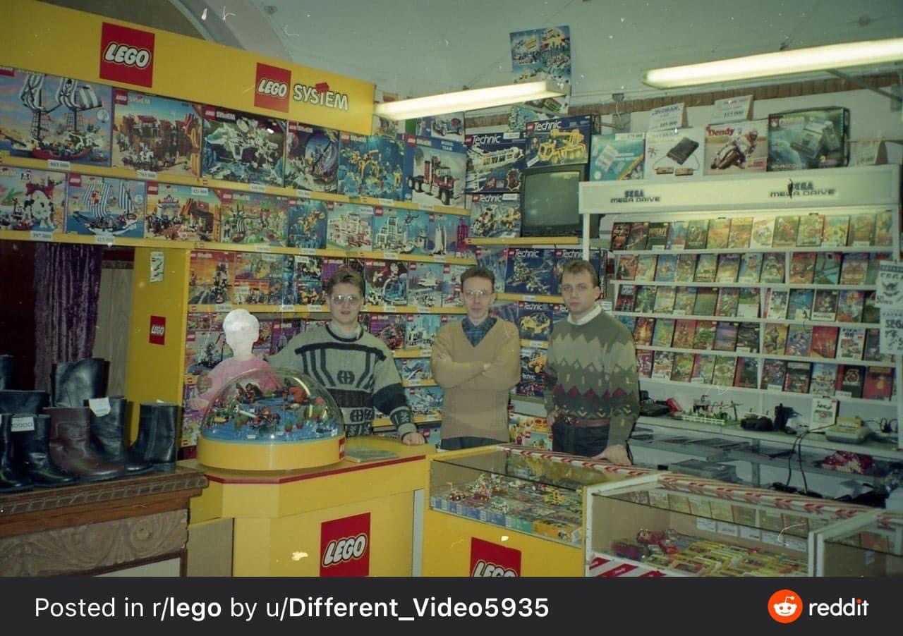 lego storew in the 90's - Cego Lego Sysiem Technic Dendy Technic Th Sel made Ctc Seo Lego 09 Lego Posted in rlego by uDifferent_Video5935 reddit
