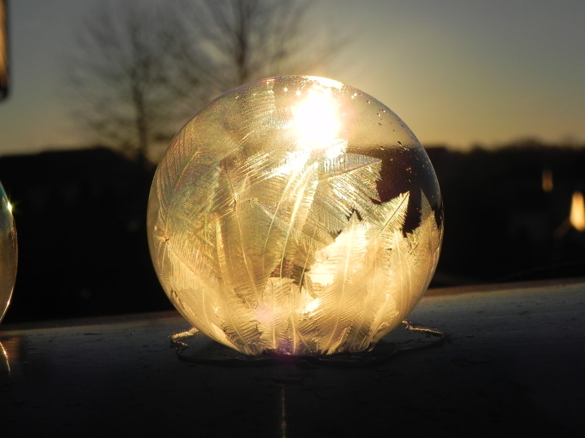 9 Breathtaking Photos Of A Bubble Freezing