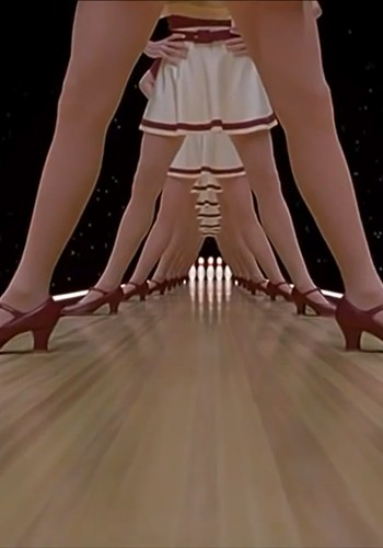 When The Dude slides down the bowling lane in 'Gutterballs', Jeff Bridges was in fact too big to fit through the dancers' legs. This was eventually shot in two separate parts, with Bridges then digitally shrunk so he would appear to slide through.