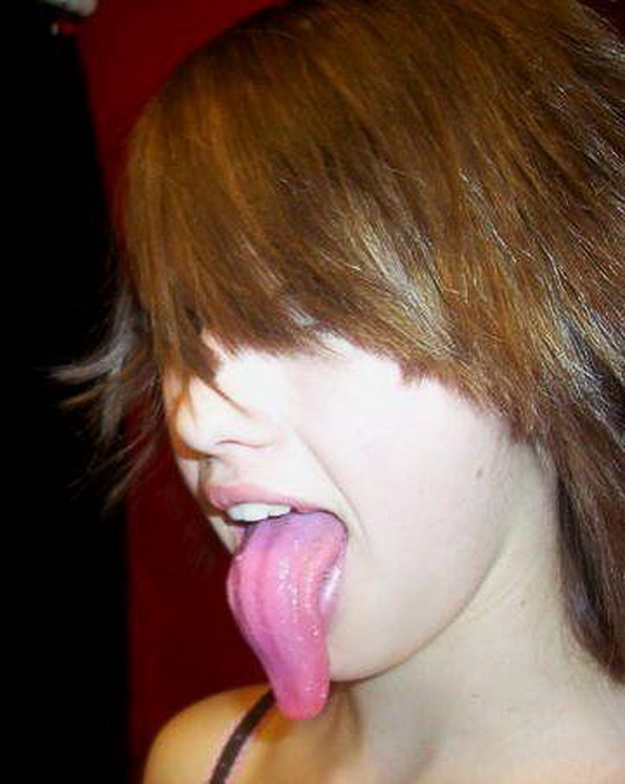 22 Women With Long Tongues.