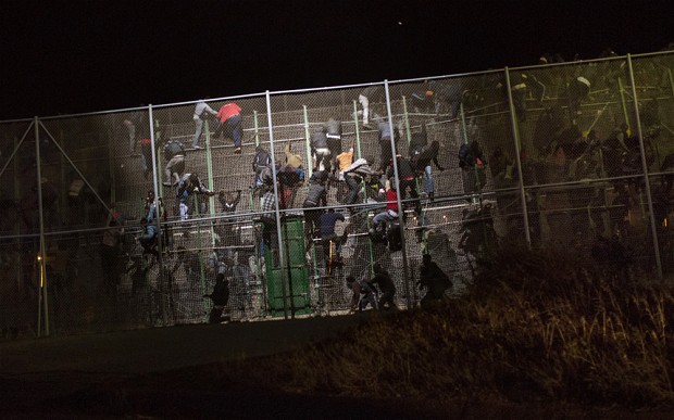 In September 2005 some thousands of sub-Saharan migrants tried to climb over the fences in several waves moving upon Melilla