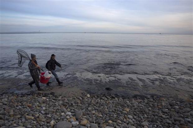 Crews are rushing to contain an oil spill that has befouled four miles of scenic California coastline just before the Memorial Day holiday.